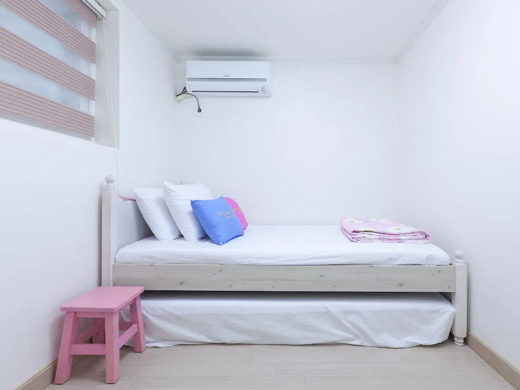 Wow Hills Guesthouse Seoul South Korea