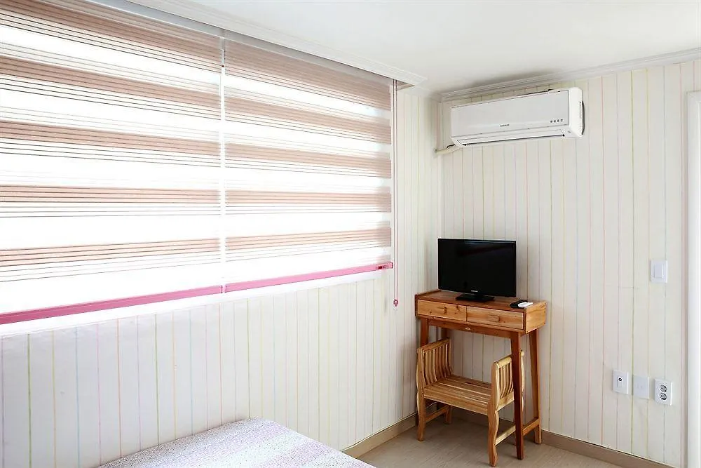 Wow Hills Guesthouse Seoul 2*,  South Korea