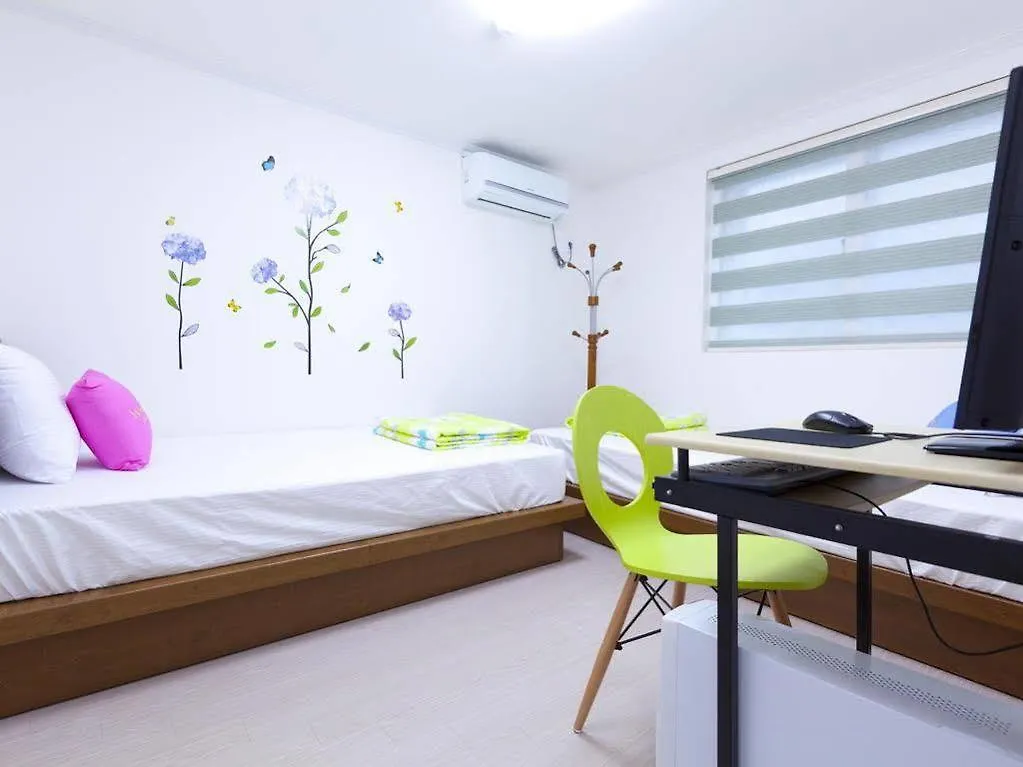 Wow Hills Guesthouse Seoul 2*,  South Korea